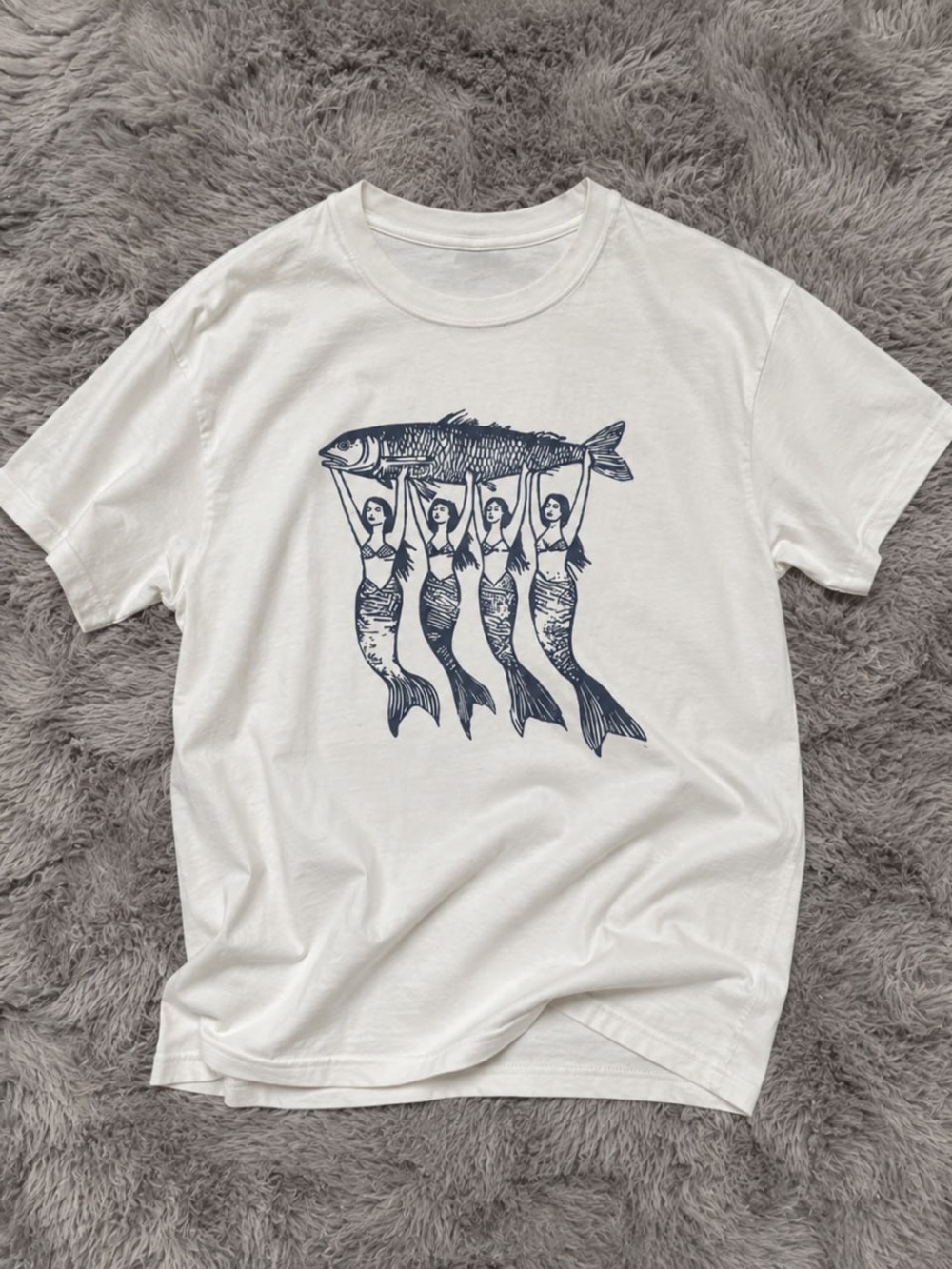 Mermaid & Fish Gildan White Tee with  Navy Graphic - Picture 2 of 2
